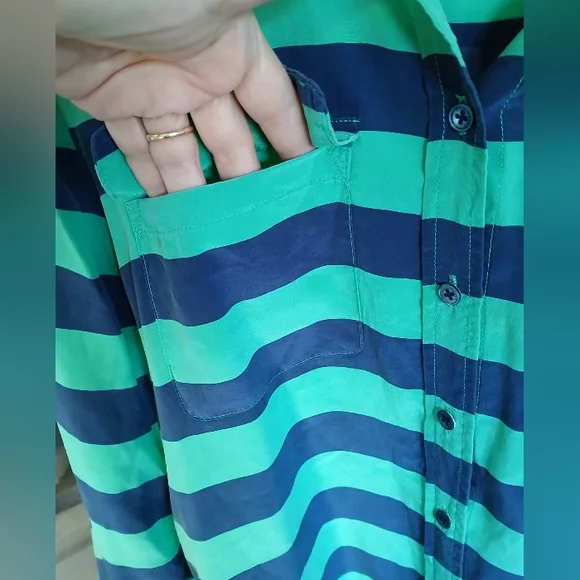 Equipment Femme Cabana Silk Long Sleeve Striped Button down Shirt Size M - Picture 6 of 11